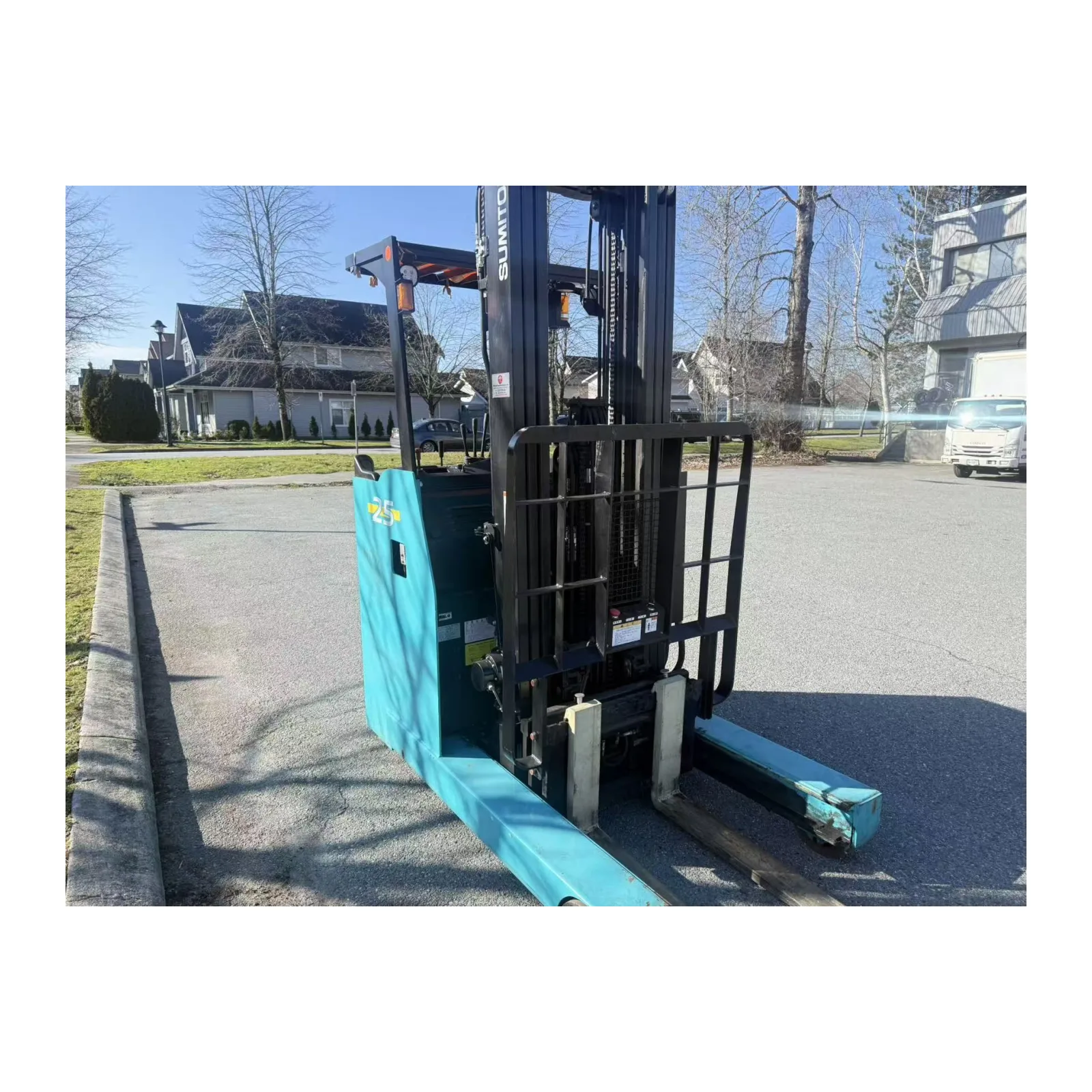 Sumitomo 62-FBRA25STE 5,000 lb electric forklift with side shift, three-quarter view