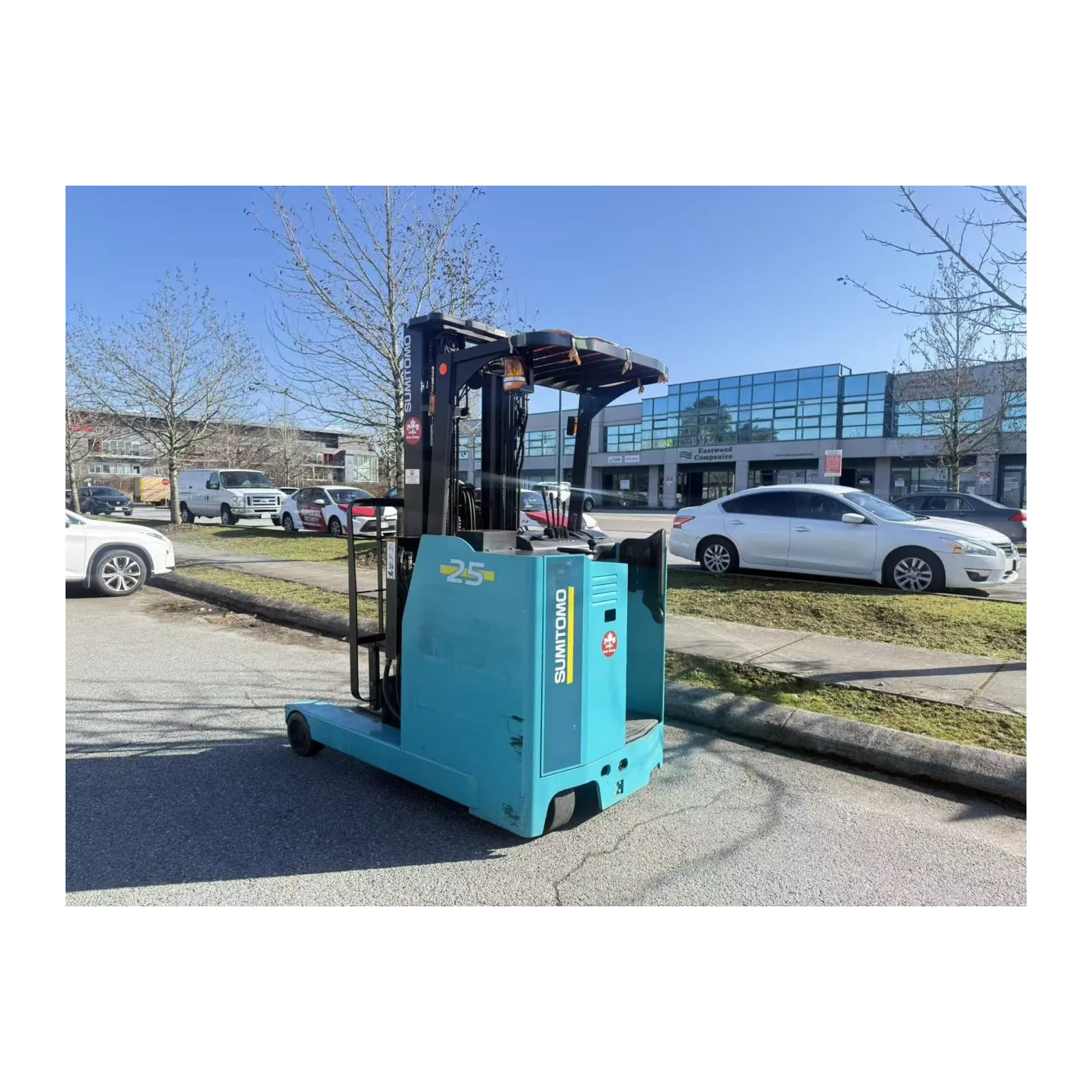 Sumitomo 62-FBRA25STE 5,000 lb electric forklift with side shift, rear view