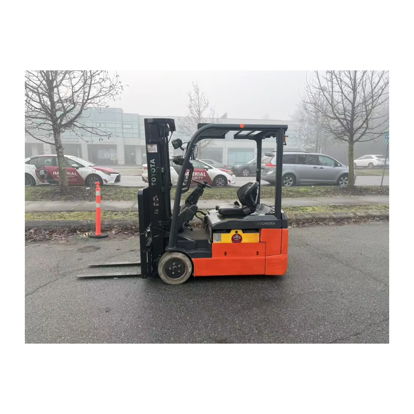 Toyota 8FBEH18U electric forklift, left-side view