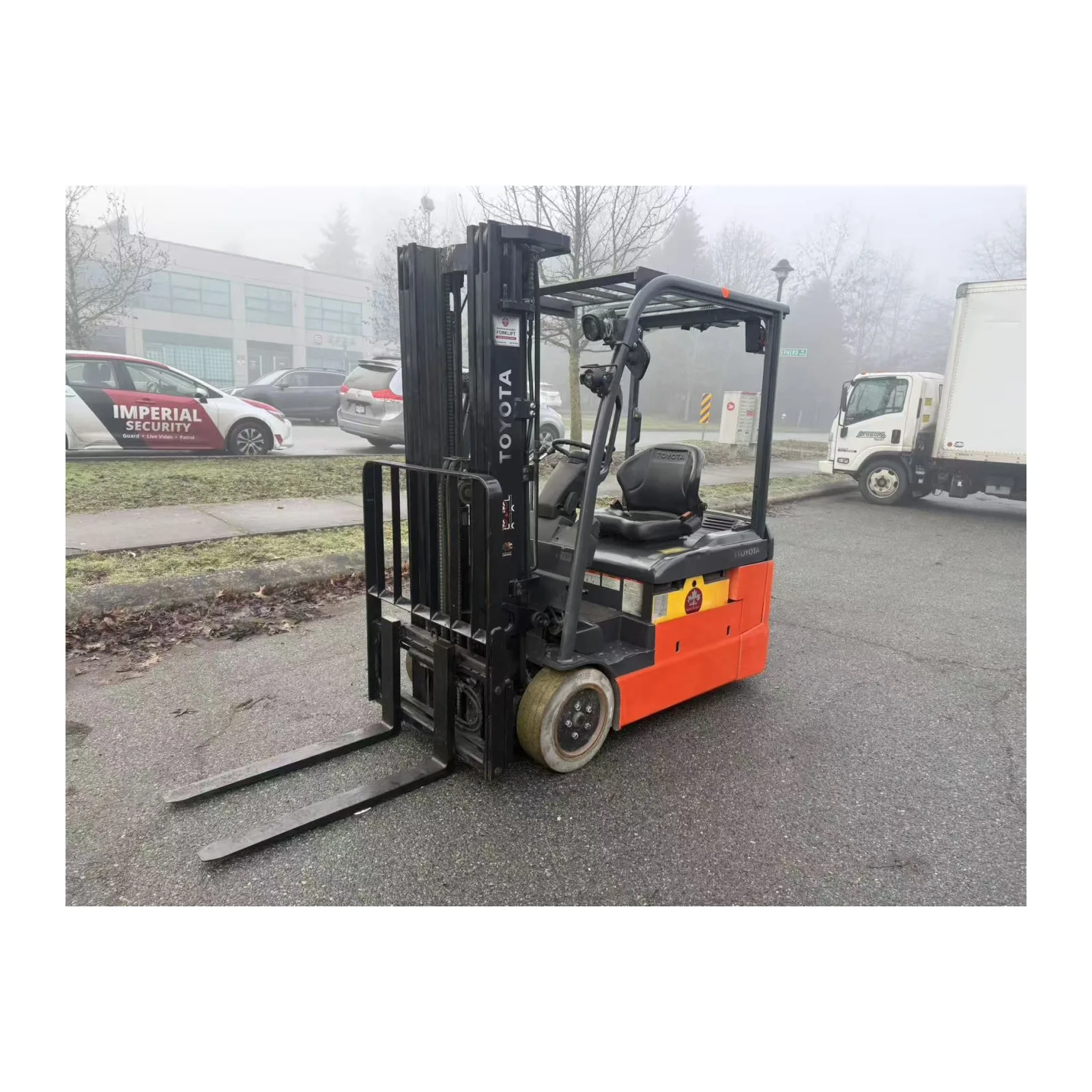 Toyota 8FBEH18U electric forklift, front three-quarter view