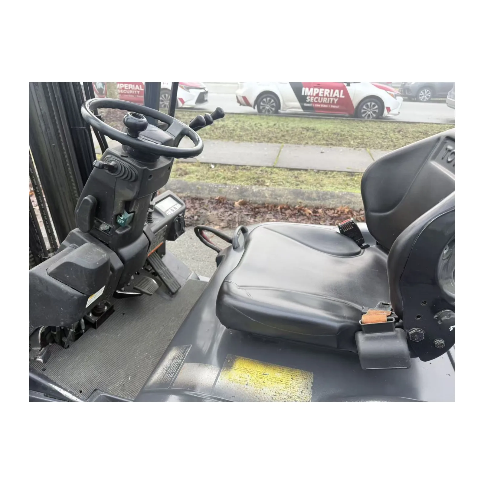 Toyota 8FBEH18U electric forklift operator controls