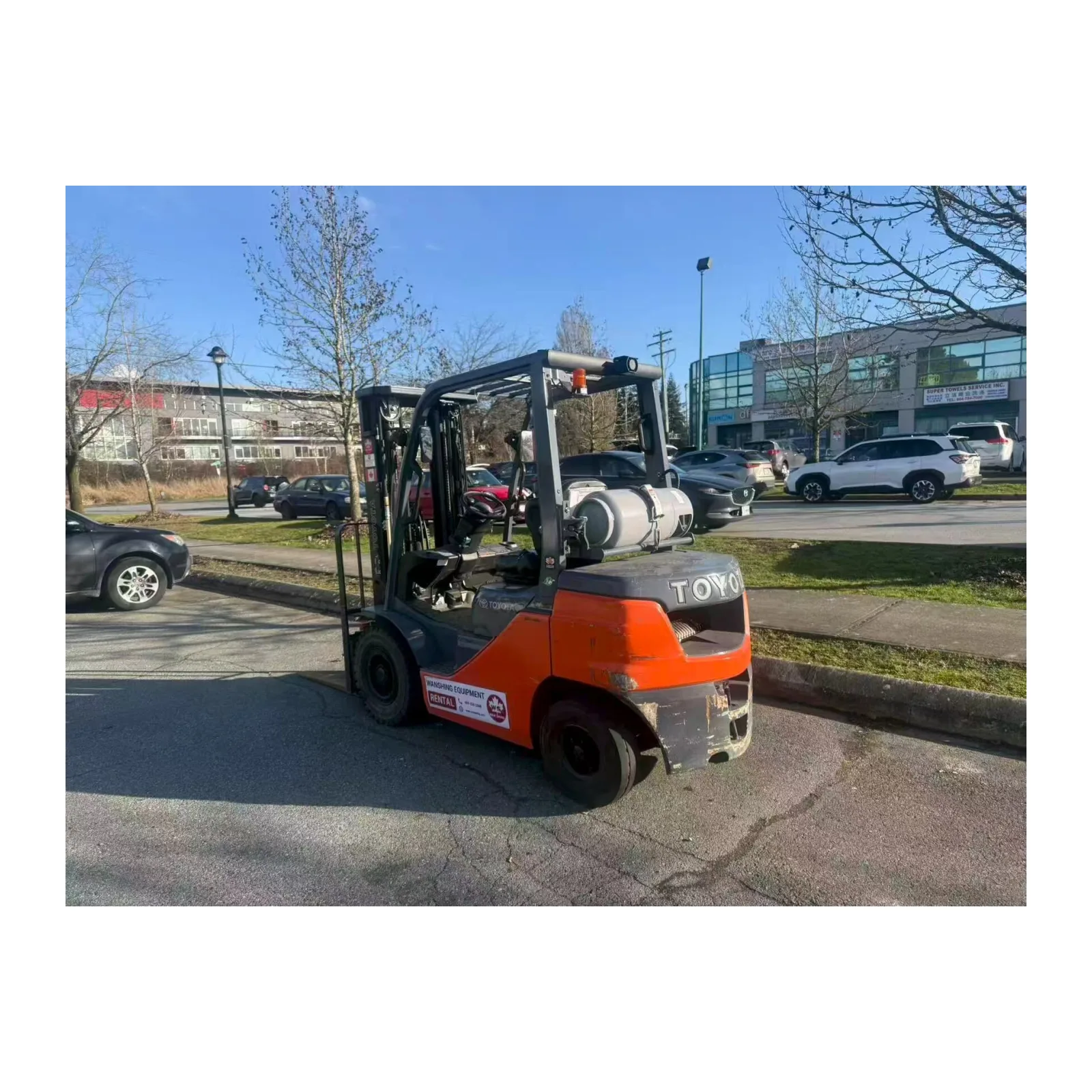 Rear three‑quarter view of Toyota 8FGU25 LPG forklift